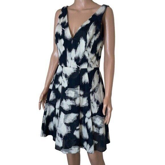 VERA WANG JACQUARD BLACK/IVORY FIT & FLARE Sleeveless DRESS~ SZ 8 - Picture 1 of 14